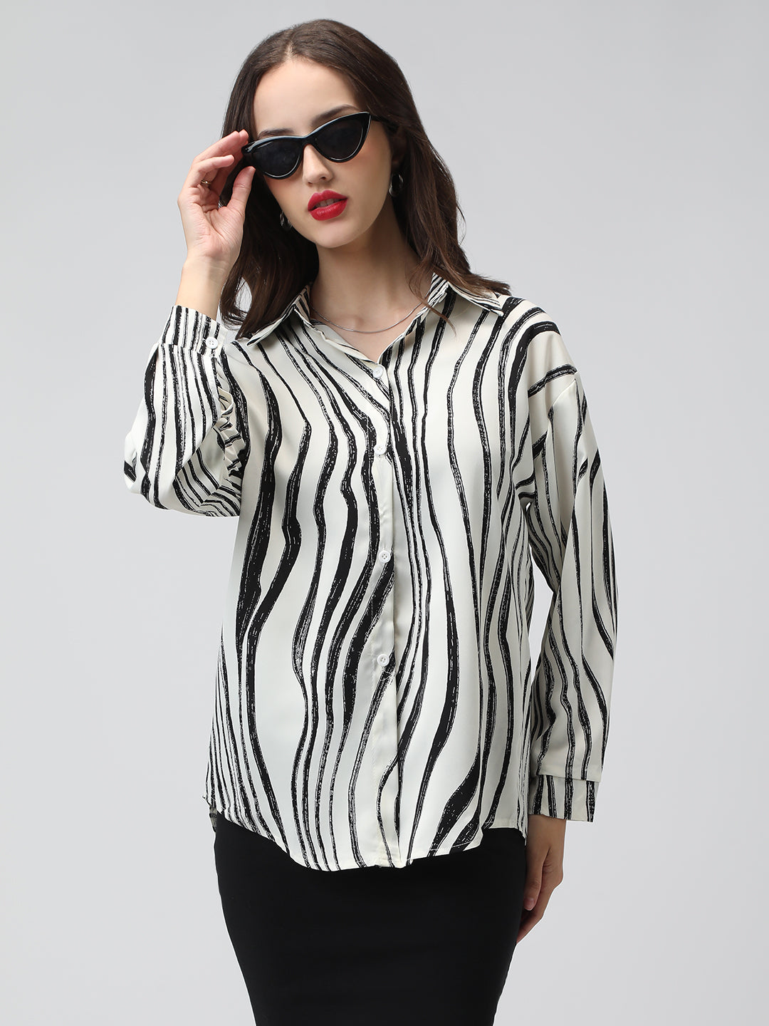 Women's Printed Off White Spread Collar Relaxed Fit Shirts